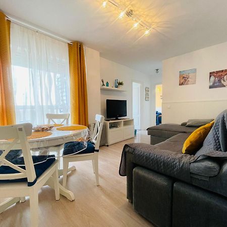 Apartamento Primera Linea De Playa Valdelagrana El Puerto de Santa Maria Luaran gambar