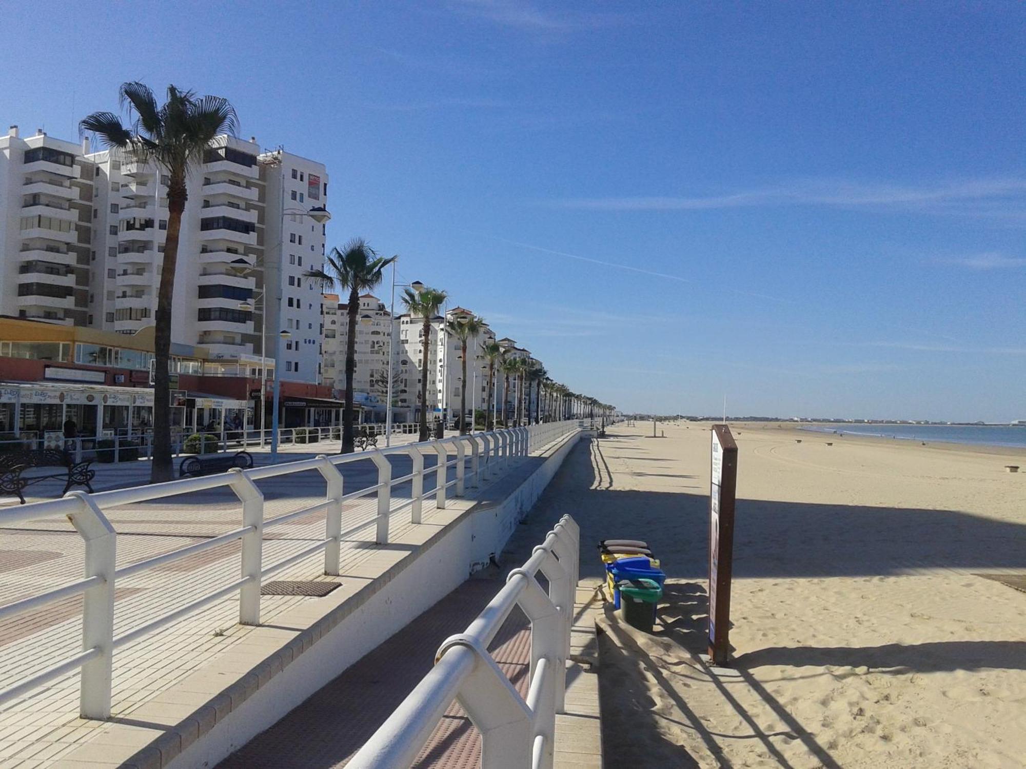 Apartamento Primera Linea De Playa Valdelagrana El Puerto de Santa Maria Luaran gambar